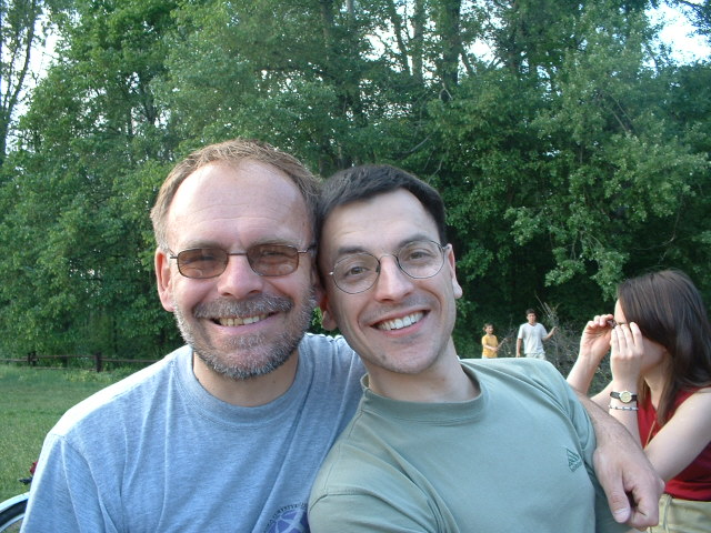 Poza tym... Chlopaki ani nie placza, ani nie... No, czasami placa!